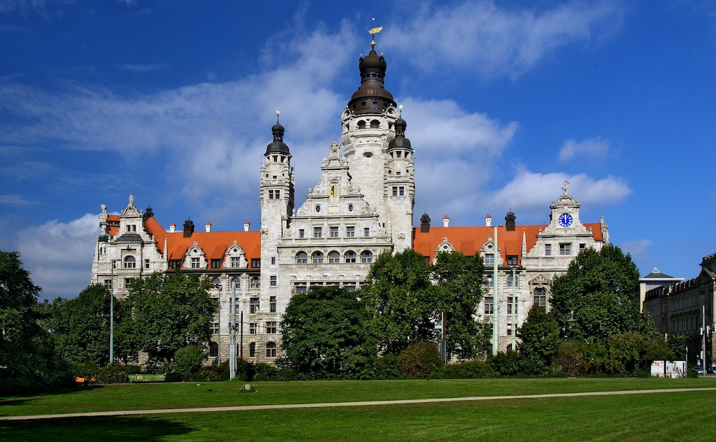 Neues Rathaus Leipzig (cc by-sa wikipedia user Appaloosa); Gesamtansicht von Süden Neue Rathaus in Leipzig, 2010